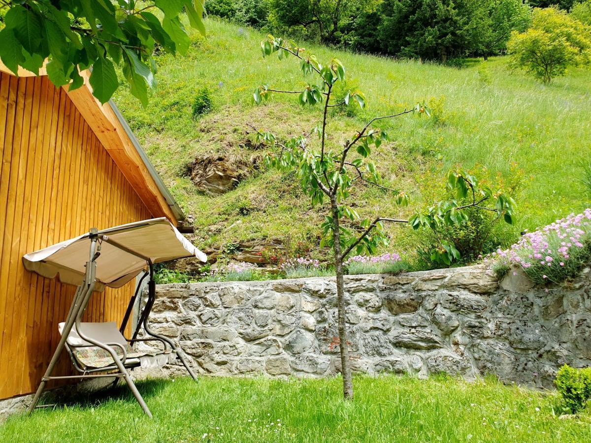 Apartment And Garden House Among The Mountains Podbrdo Dış mekan fotoğraf